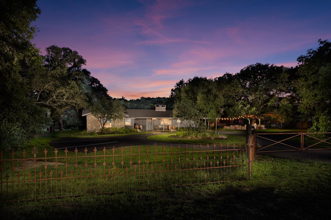 Camp Lucy Hotel Dripping Springs Ngoại thất bức ảnh